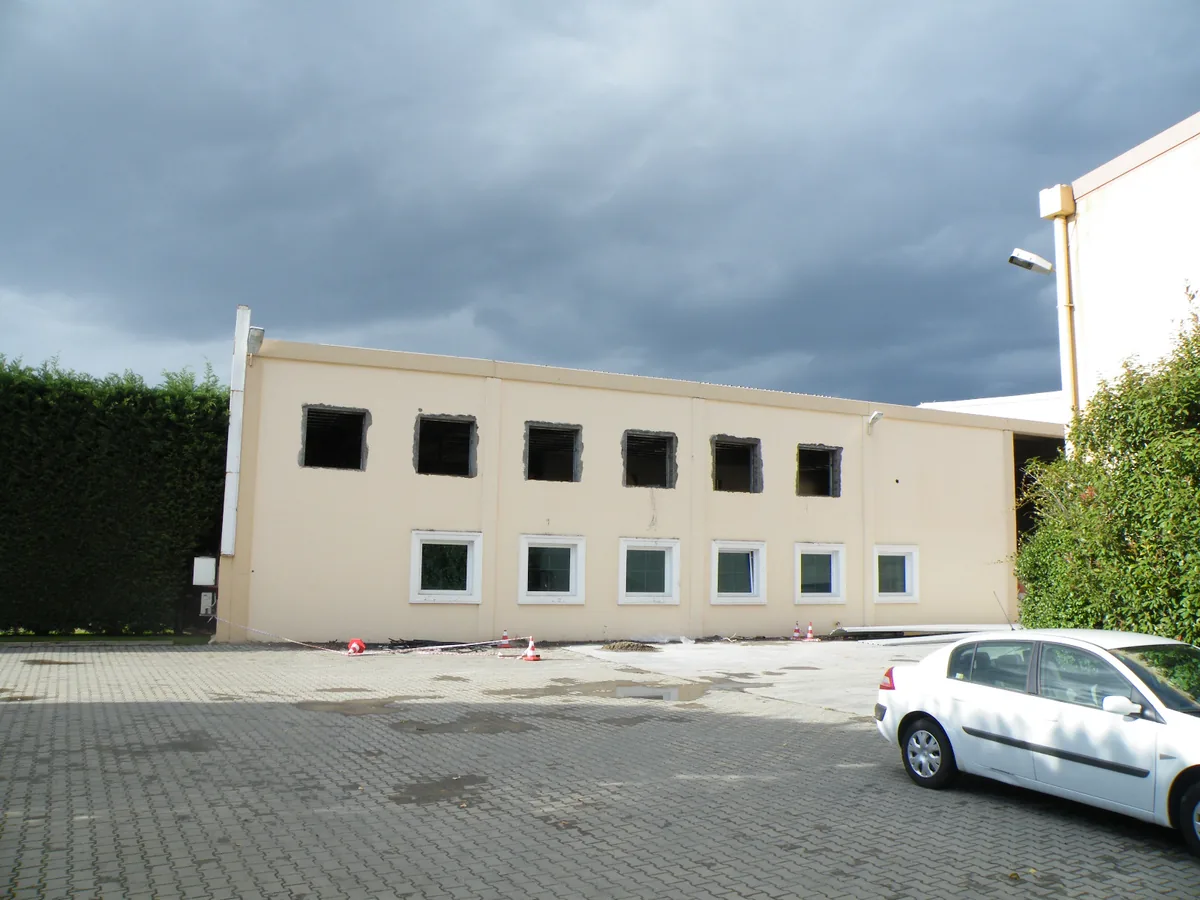 Kurumsal uygulama ve dış cephe saha atmosferi